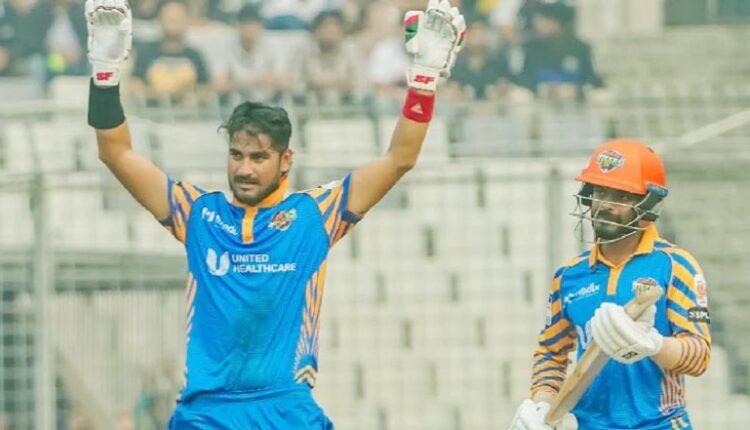 সেঞ্চুরি উদযাপন খুলনার নাঈম শেখের। ছবি: বিসিবি