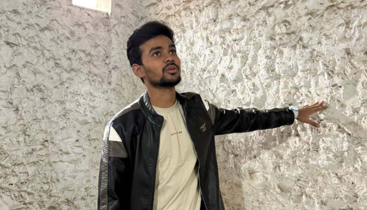 বুধবার আয়নাঘর পরিদর্শন করেন আসিফ মাহমুদ। সংগৃহীত ছবি