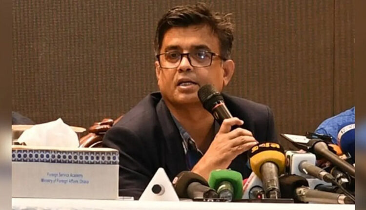 সংবাদ সম্মেলনে প্রধান উপদেষ্টার প্রেসসচিব শফিকুল আলম। ফাইল ছবি