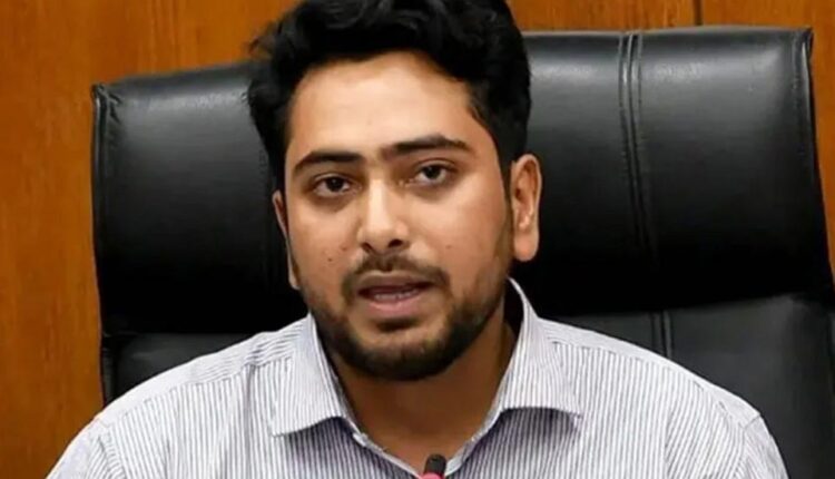 তথ্য উপদেষ্টা নাহিদ ইসলাম (ফাইল ছবি)