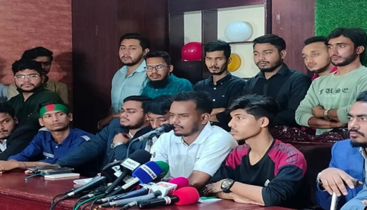 বৈষম্যবিরোধী ছাত্র আন্দোলন চট্টগ্রাম জেলার তিন ইউনিটের কমিটি ঘোষণা দেওয়ার পরপরই ৫০ সদস্য পদত্যাগ করেছেন। একইসঙ্গে এসব কমিটি বাতিল না করা পর্যন্ত বৈষম্যবিরোধী ছাত্র আন্দোলনের আহ্বায়ক হাসনাত আবদুল্লাহ ও সদস্য সচিব আরিফ সোহেলকে চট্টগ্রামে অবাঞ্ছিত ঘোষণা করা হয়েছে।