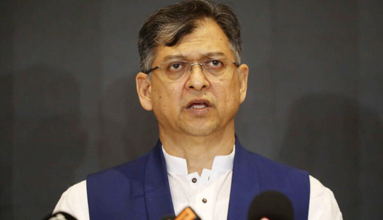 সালাহউদ্দিন আহমেদ।