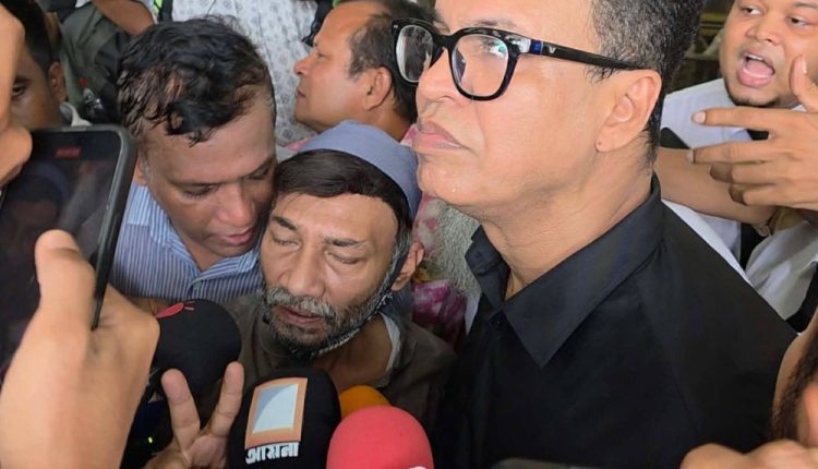 রায়ে সন্তুষ্ট হয়ে ‘ভি’ চিহ্ন দেখালেন রামিসার বাবা