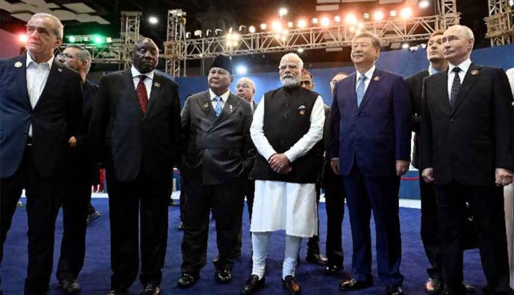 ব্রিকস সম্মেলনে রাশিয়ার প্রেসিডেন্ট ভ্লাদিমির পুতিন, চীনের প্রেসিডেন্ট সি চিন পিং, ভারতের প্রধানমন্ত্রী নরেন্দ্র মোদি, ইন্দোনেশিয়ার প্রেসিডেন্ট প্রাবোও সুবিয়ান্তো, দক্ষিণ আফ্রিকার প্রেসিডেন্ট সিরিল রামাফোসা ও ইরানের প্রেসিডেন্ট মাসুদ পেজেশকিয়ান। ছবি : রয়টার্স